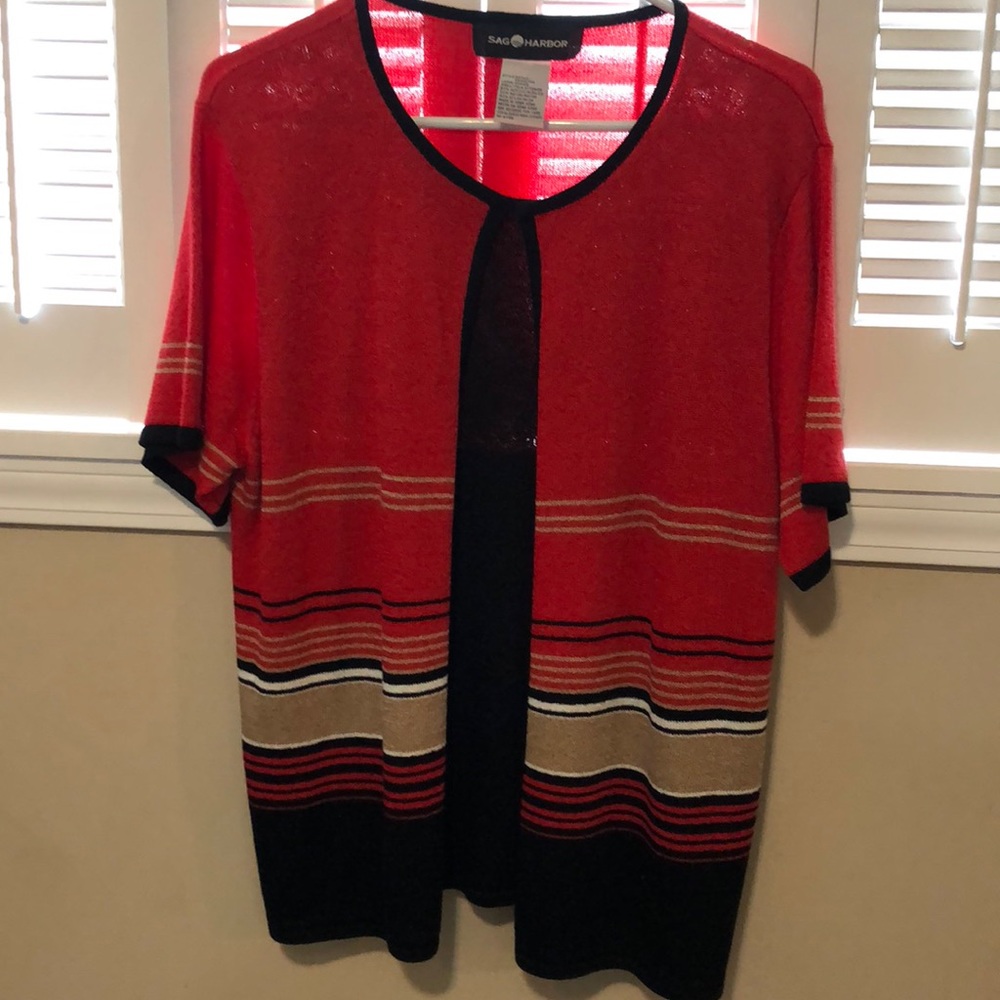 Sag Harbor large short sleeve sweater feel.